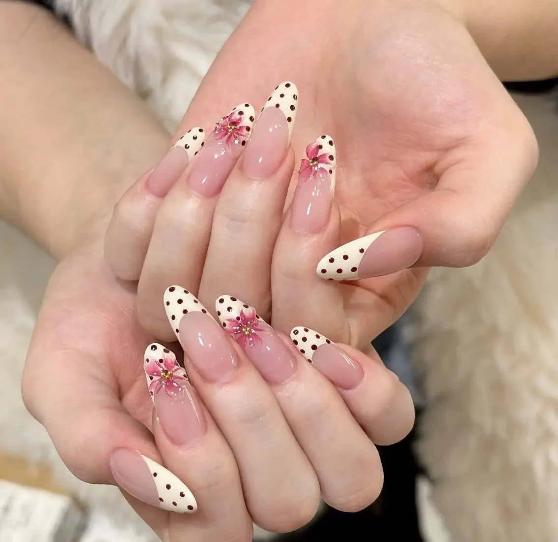 セミロング 韓国風ヘア ハンドネイル Aila Nail HanChanのネイルデザイン