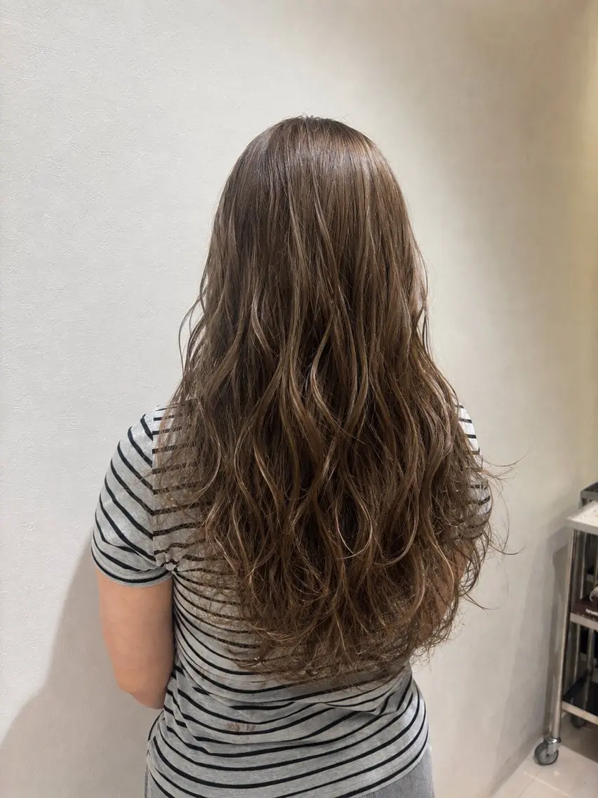 ロング 林田ひより プロヘアテックのヘアスタイル