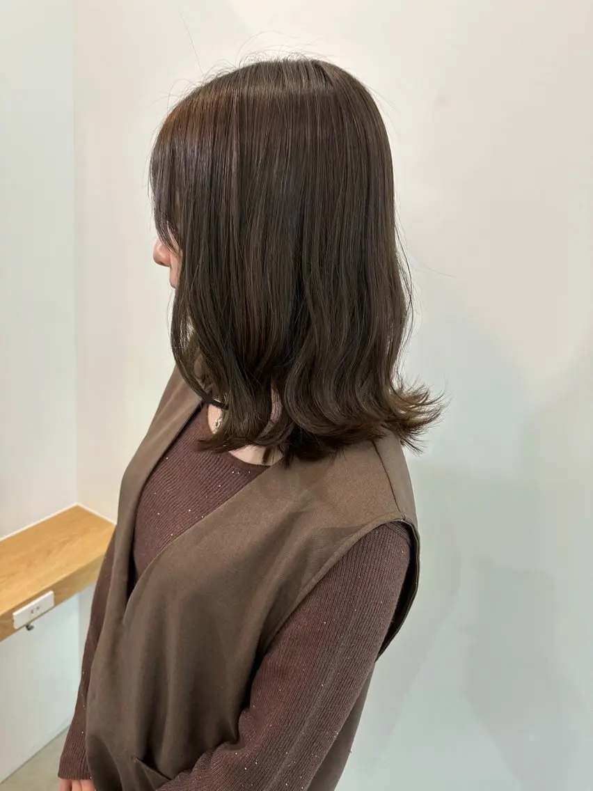 ミディアム カラー グレージュ オリーブグレージュ オリーブグレー カット ヘアカラー トリートメント レイヤー/ナチュラル 💐nao.のヘアスタイル