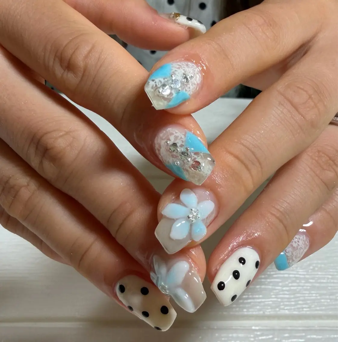 ミディアム ハンドネイル 2DY NAIL SALONのネイルデザイン