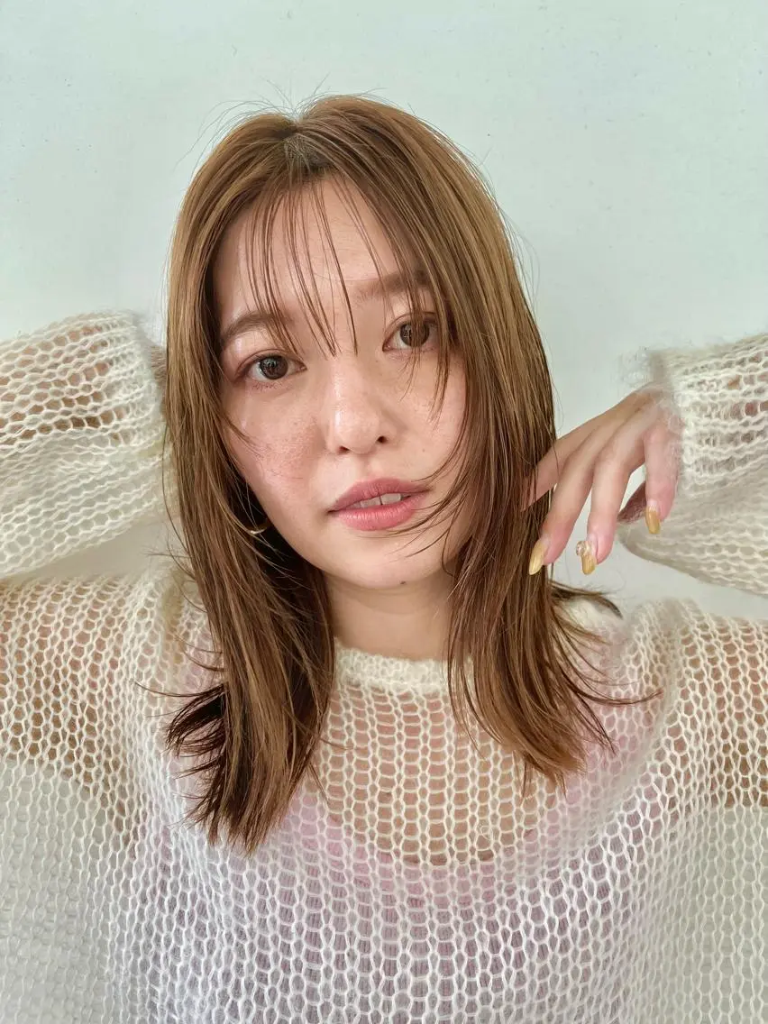 🌼顔周りにデザインを🌼似合わせカット+イヤリングカラー+トリートメントの写真
