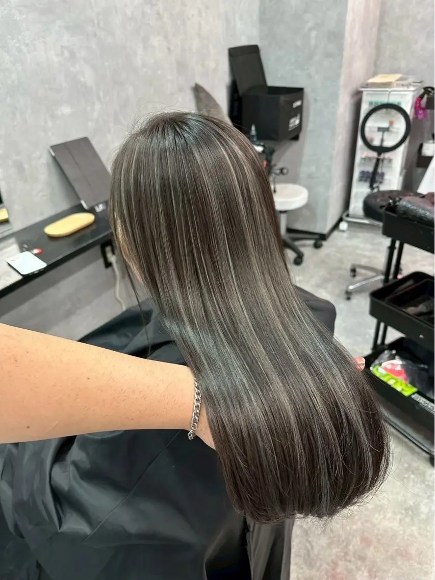 ロング ミストバング ハイライト 髪質改善 ヨシンモリ 韓国風ヘア 🫧La Mimi YUI🫧のヘアスタイル