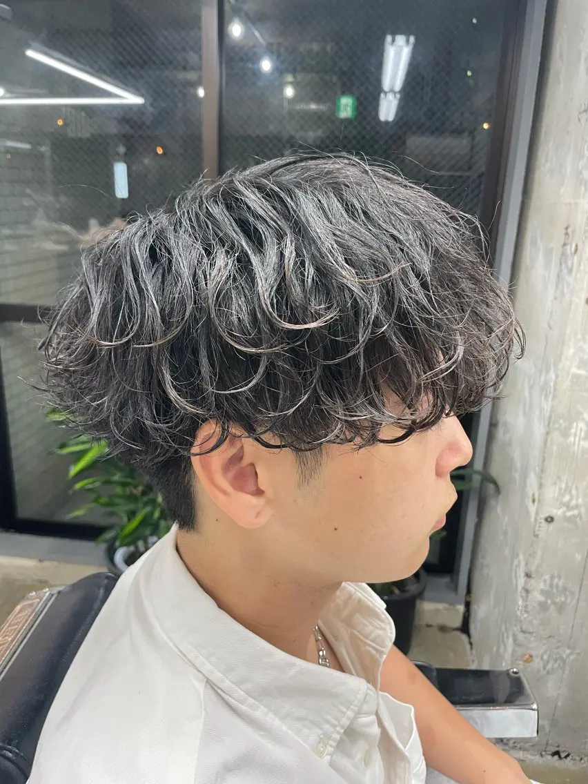 ショート メンズ 亀井隆汰/メンズ専門 パーマ/フェード可のヘアスタイル