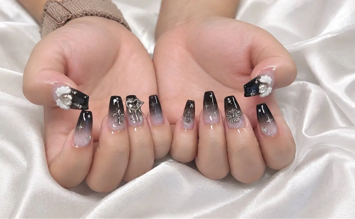 ネイル オーロラネイル チークネイル フットネイル フレンチネイル ジェルネイル ハンドネイル Havi Nailsのネイルデザイン