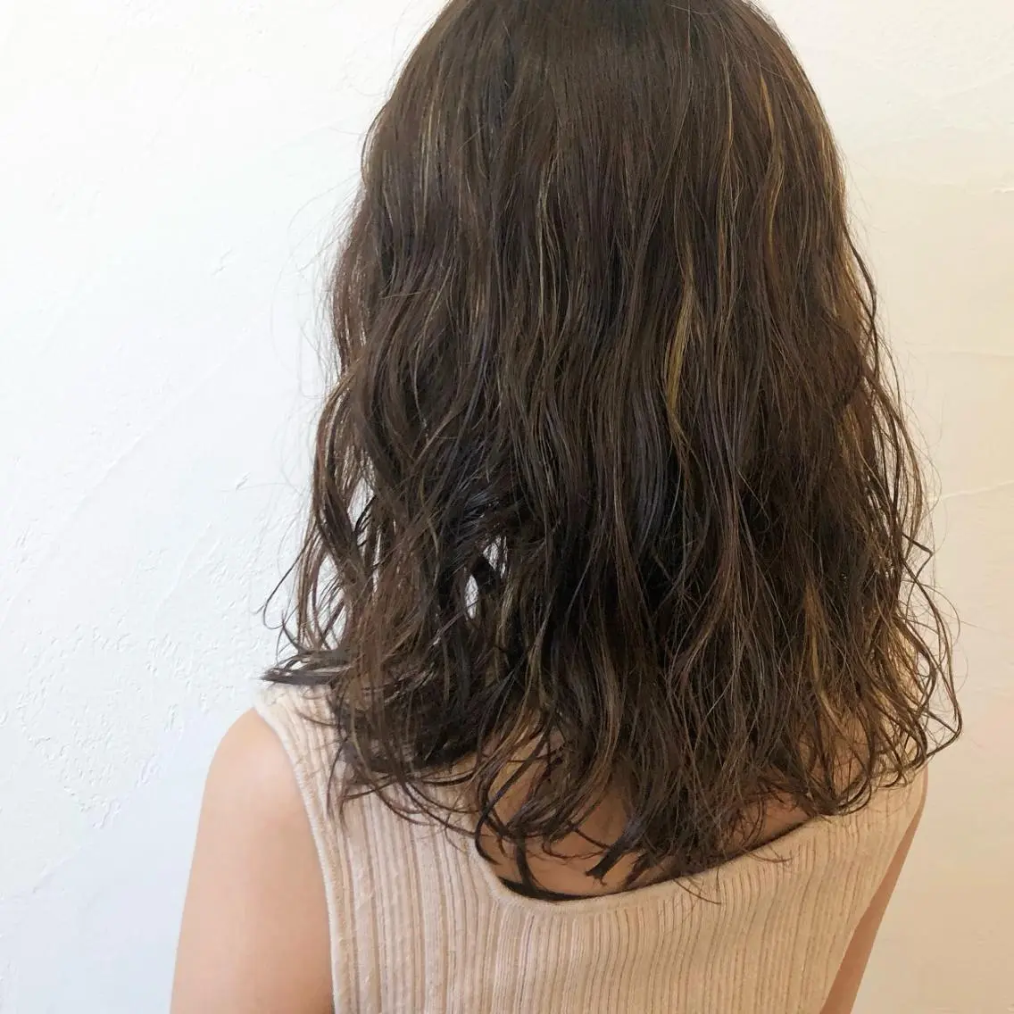 ロング パーマ ハイライト 伊藤ゆかり/髪質改善 /透明感カラーのヘアスタイル