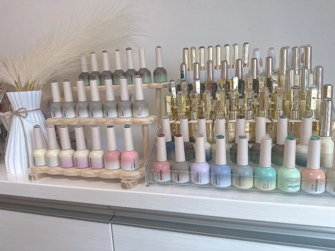 ネイル フットネイル フレンチネイル ガラスフレンチ キラキラネイル 韓国ネイル ハンドネイル Queeens nailのネイルデザイン