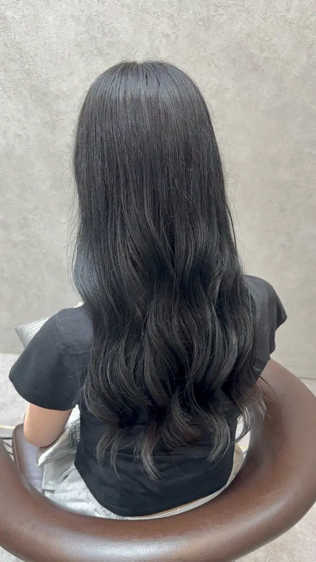ロング ヘアカラー トリートメント Nanami / ベージュ/グレージュのヘアスタイル