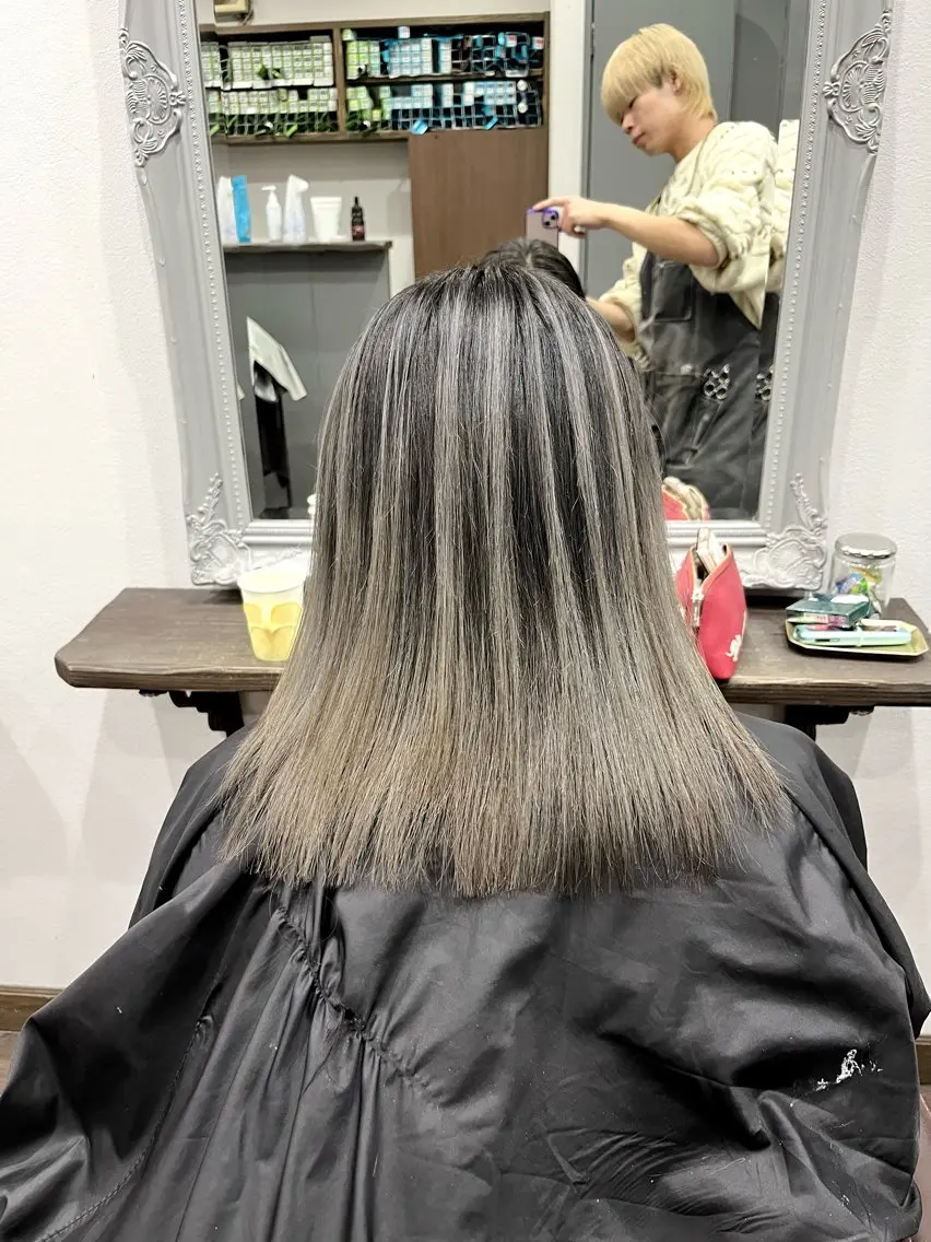 セミロング カラー バレイヤージュ レイヤーカット カット ヘアカラー バレイヤージュ 宮本宗嵩のヘアスタイル