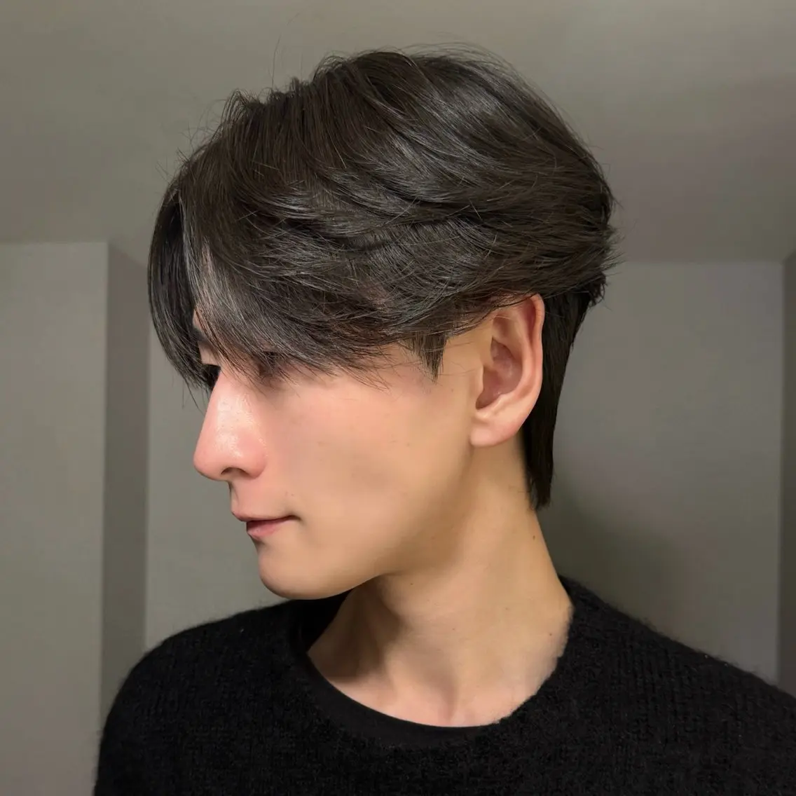 メンズ センターパート ダウンパーマ フェザーパーマ メンズ韓国風 マッシュ カット トリートメント センターパート特化/ メンズカット/ヒロキのヘアスタイル