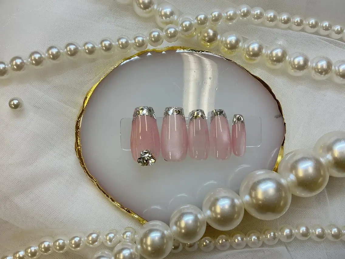 ネイル フレンチネイル ジェルネイル ガラスフレンチ マグネットネイル オフィスネイル フットネイル Queeens nailのネイルデザイン