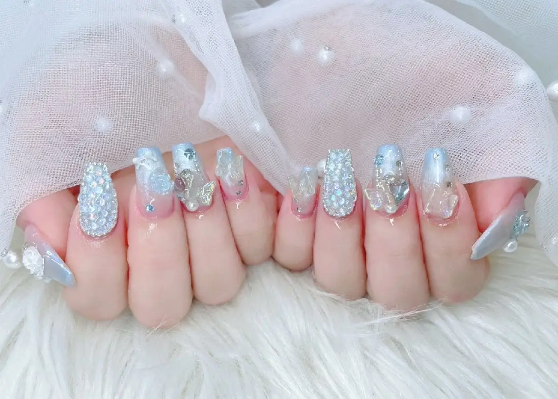 ネイル 長さ出し フラッシュネイル フレンチネイル キラキラネイル ラメ(グリッター) Chouette Nailのネイルデザイン