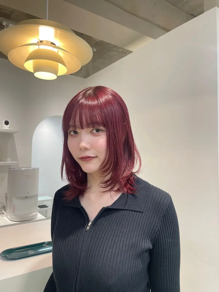 ミディアム カット ヘアカラー H I ＮＡのヘアスタイル