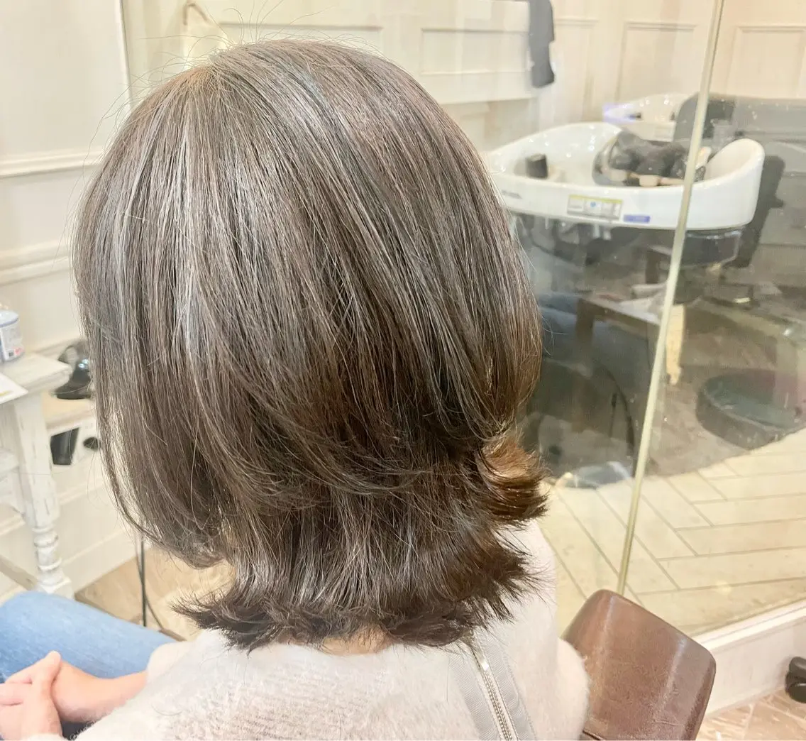 白髪ぼかしケアハイライト➕カラー➕3stepトリートメントの写真