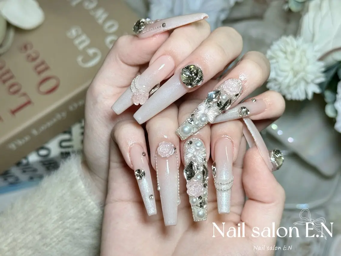ネイル アートネイル オーロラネイル ブラウン クリアネイル フレンチネイル ハンドネイル E.N🦋 長さ出し/持ち込みのネイルデザイン
