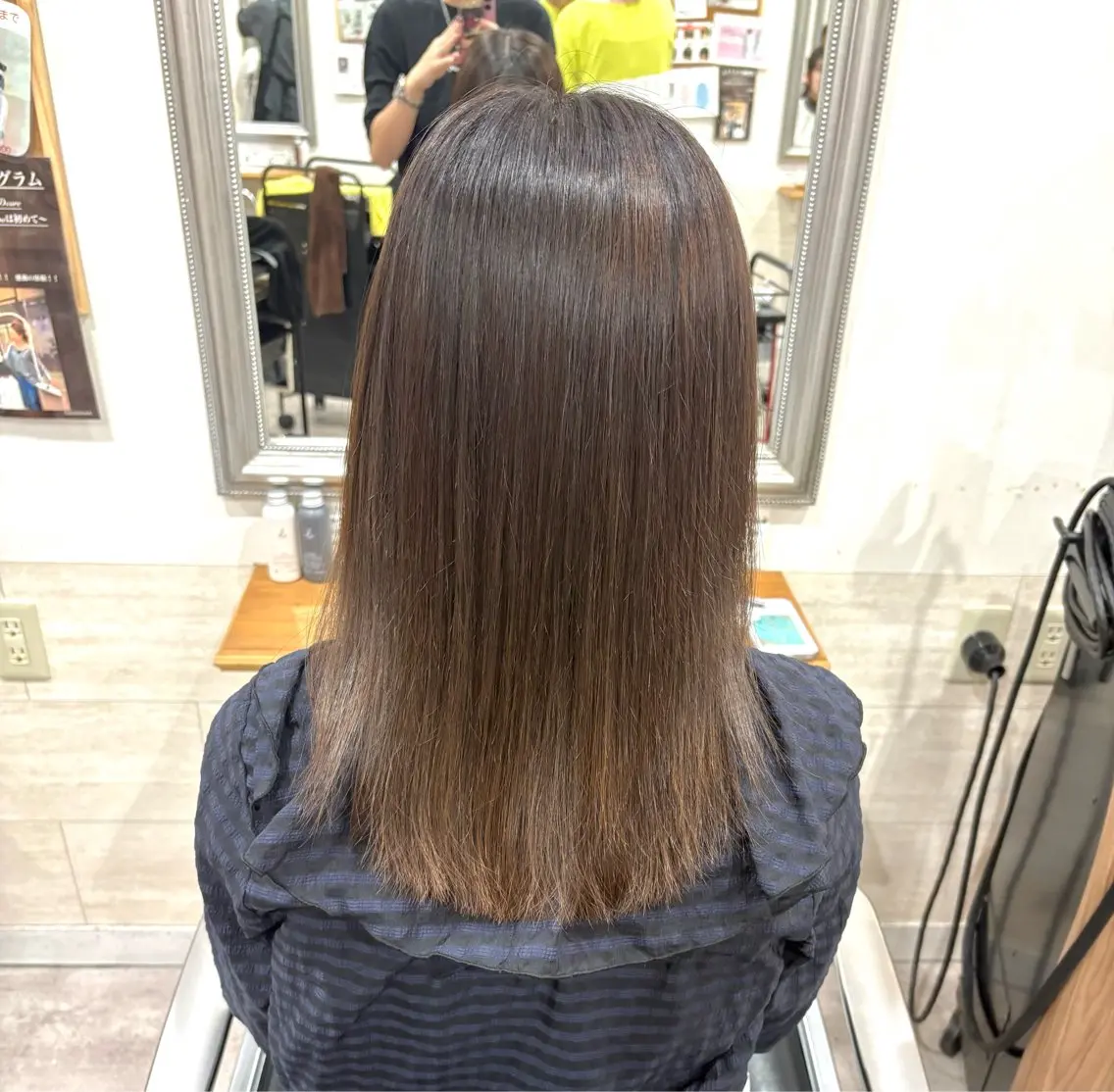 セミロング カラー ヘアカラー 堀川 希歩のヘアスタイル