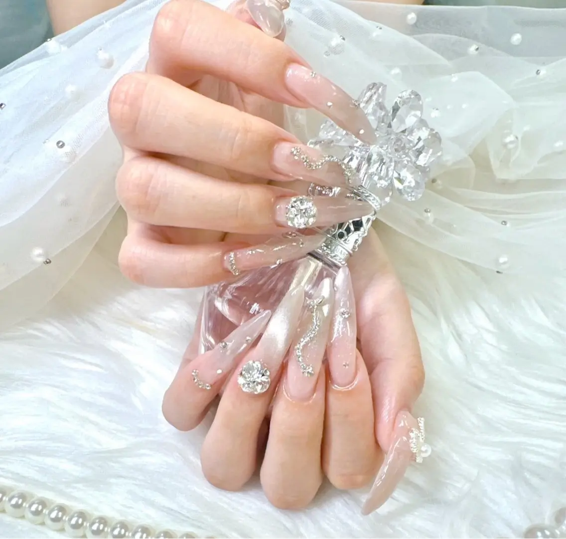 ネイル ジェルネイル キラキラネイル ロングネイル マグネットネイル ワンカラーネイル ハンドネイル Queeens nailのネイルデザイン