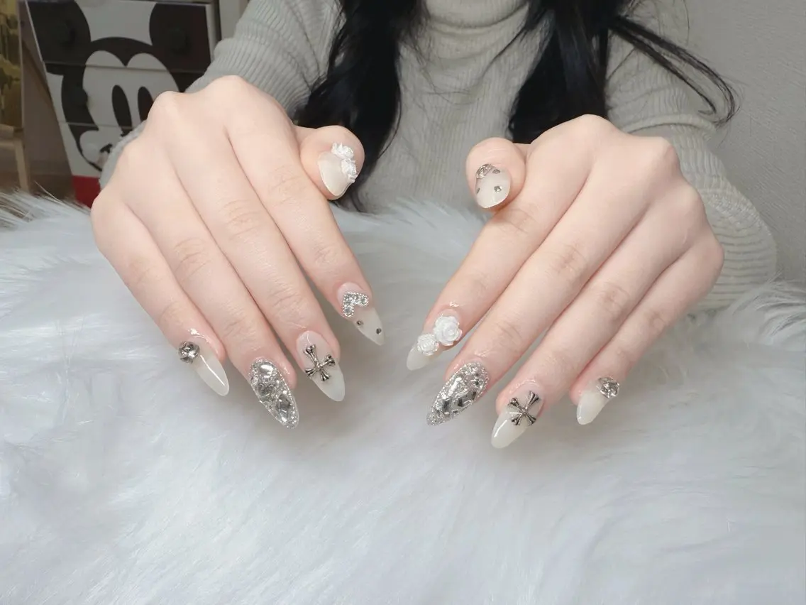 ネイル キラキラネイル 韓国ネイル 持ち込み ハンドネイル GOHOUBI Nail 心斎橋店のネイルデザイン