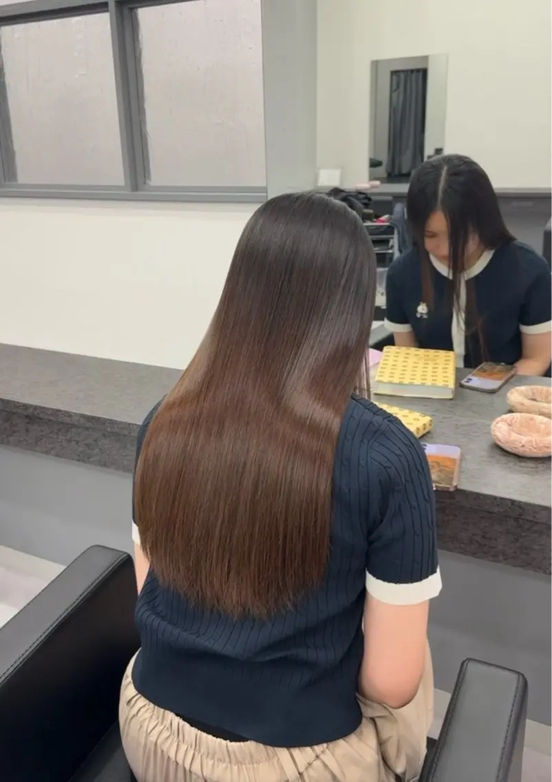 セミロング 縮毛矯正 レイヤー・ブリーチ kiyotoshiのヘアスタイル