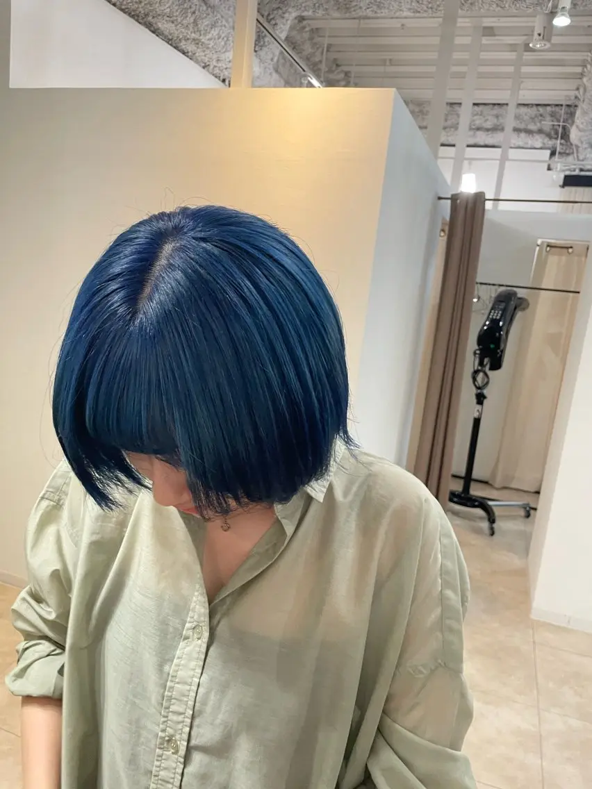 ショート カラー _WHITE 佐伯 碧のヘアスタイル
