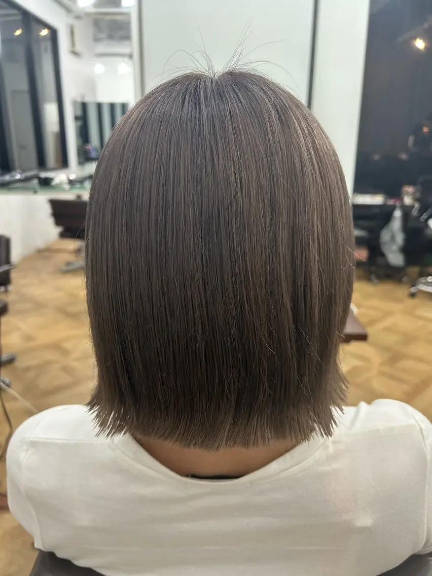 ショート カラー ベージュカラー ブリーチ ラベンダーカラー ラベンダーベージュ 外ハネヘア 京久野 美咲⭐️のヘアスタイル