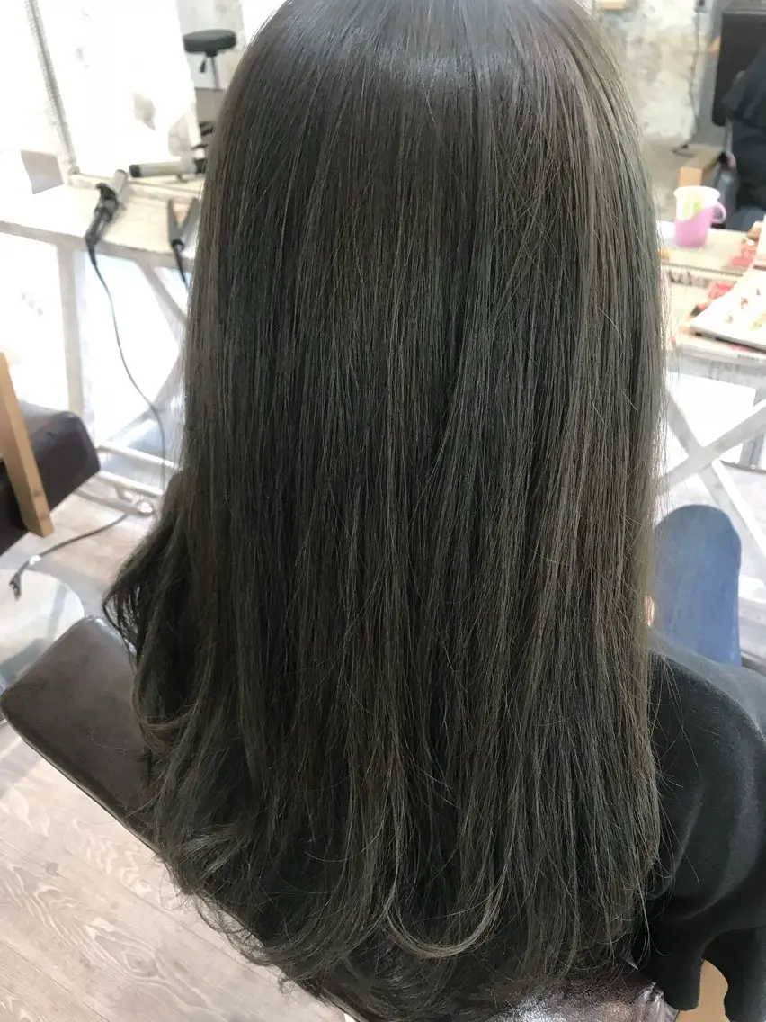 セミロング カラー 塚本 昂のヘアスタイル