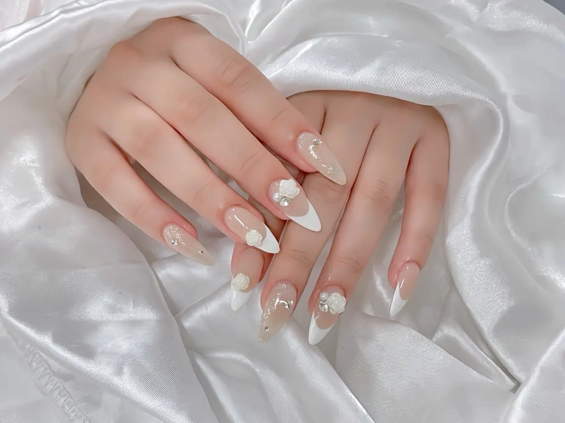 ネイル ブルー チークネイル 桜ネイル クリアネイル ドット ハンドネイル Rin Nail 新大久保店のネイルデザイン