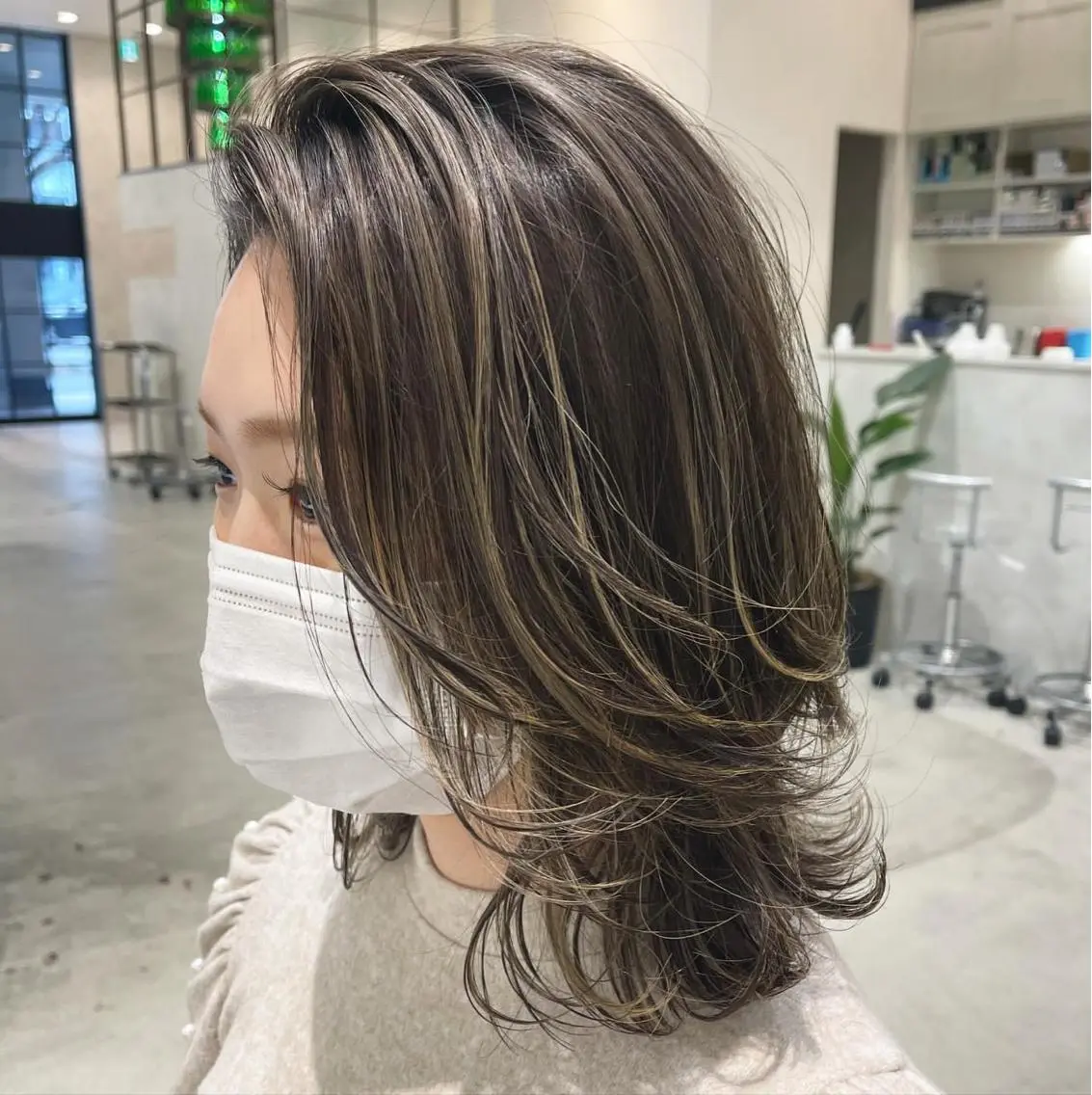 ミディアム ハイライト DEAN ISLA 海外風ヘアサロンのヘアスタイル