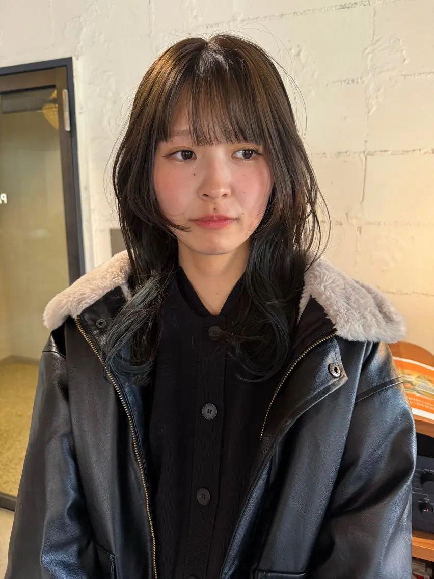 セミロング カラー ベージュカラー オリーブベージュ ヘアセット 才下 ゆいのヘアスタイル