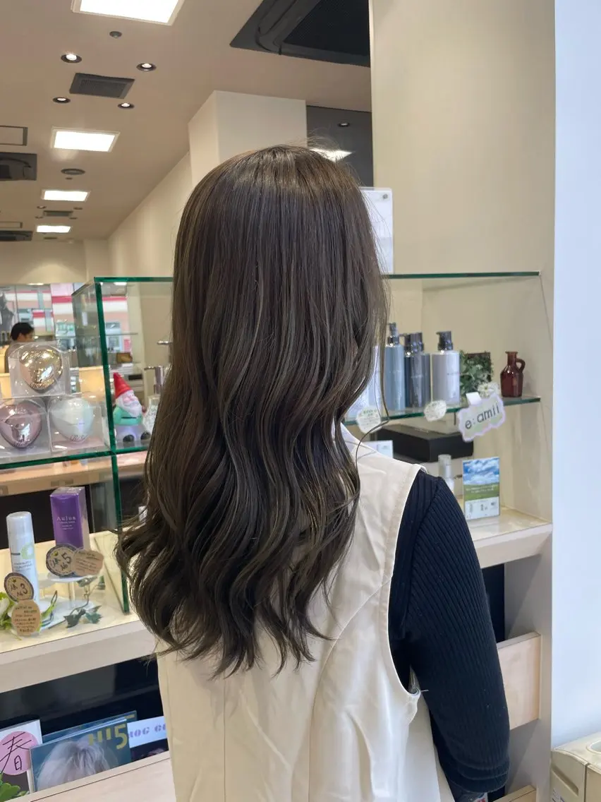 ロング カラー 透明感カラー オリーブカラー クロスパーマ/うる艶 カラー/Kurumiのヘアスタイル