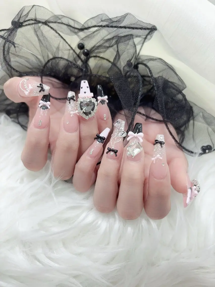 ネイル アートネイル オーロラネイル ボルドー チークネイル フレンチネイル ハンドネイル Sakura Nail Salonのネイルデザイン