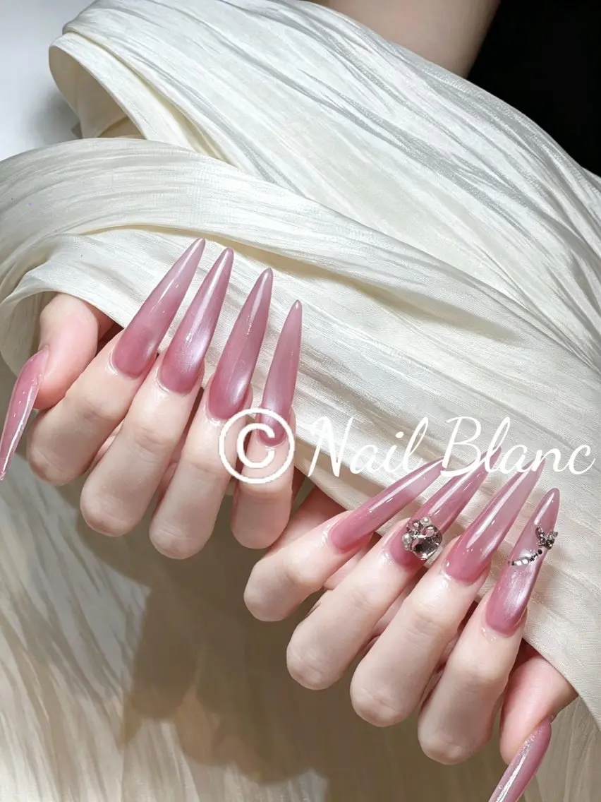 ネイル ロングネイル マグネットネイル ピンク ストーンネイル スーパーロングネイル Nail nanamiのネイルデザイン