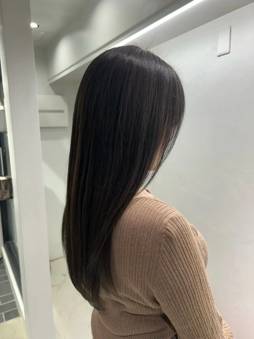 ロング カラー アッシュ アッシュグレー UNBIRTHDAY akariのヘアスタイル