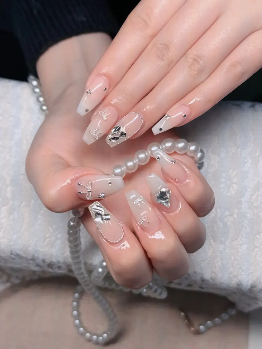 ネイル オーロラネイル フレンチネイル ジェルネイル ハロウィン キラキラネイル ハンドネイル H.baby Nail Salonのネイルデザイン