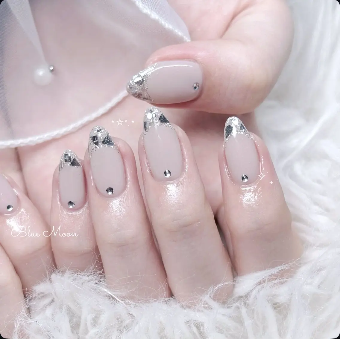 ネイル ホログラムネイル ストーンネイル ハンドネイル ハンドケア nail salon Blue Moonのネイルデザイン