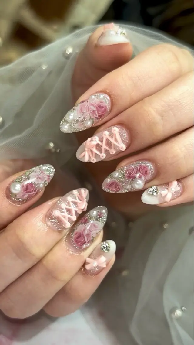 ネイル ガーリー キラキラネイル レース 持ち込み リボン Y. 🍒maki🍒ྀིのネイルデザイン