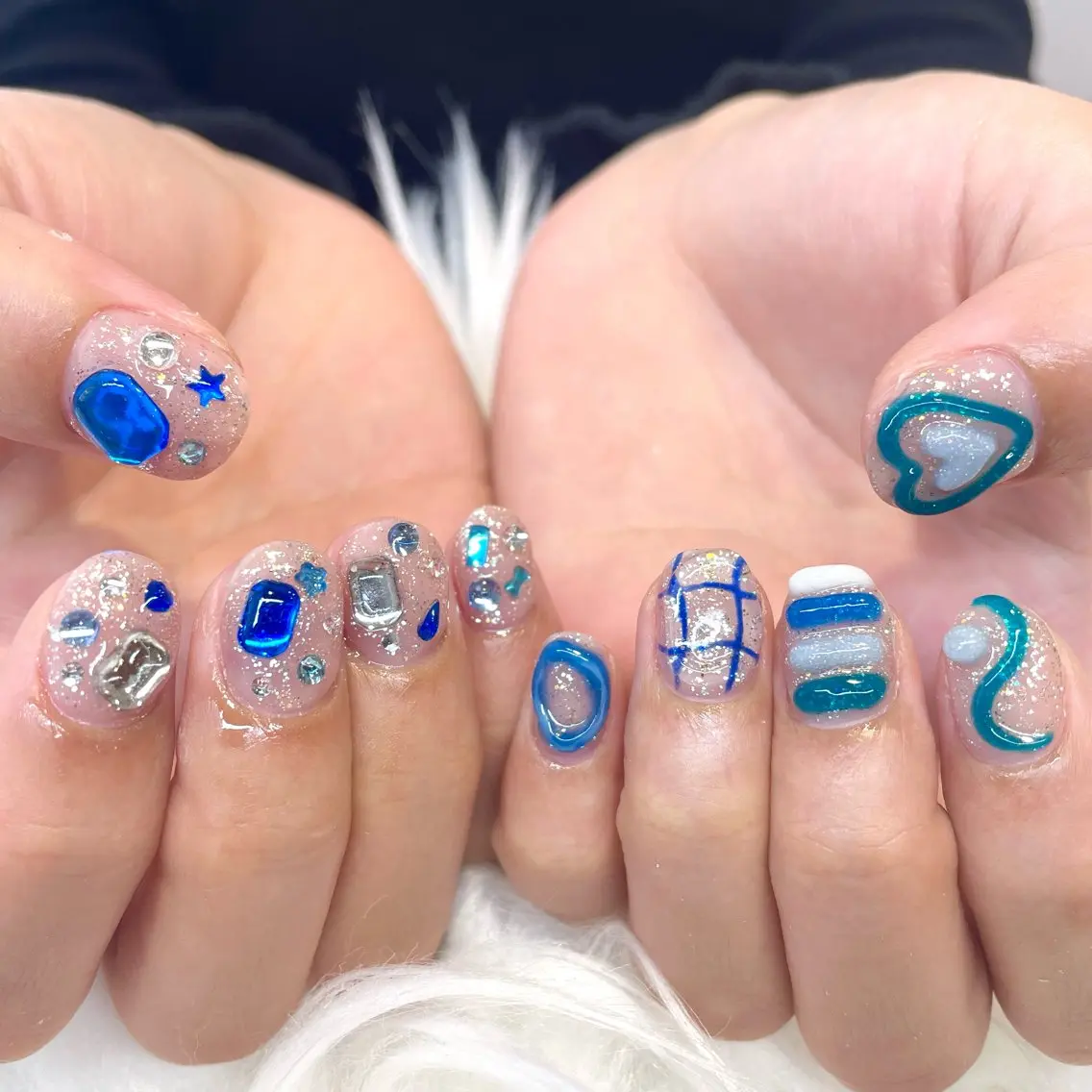 ネイル ストーンネイル ハンドネイル 新井 ひなののネイルデザイン