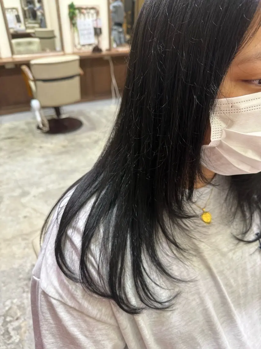 セミロング カラー 黒髪 ブルーカラー ブルーブラック 顔周りカット レイヤーカット カット ヘアカラー 高橋 葵のヘアスタイル