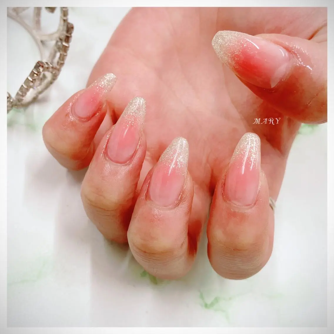 ネイル チークネイル グラデーション ラメ(グリッター) ラメグラデーション ニュアンスネイル ハンドネイル Mary nail .narumiのネイルデザイン