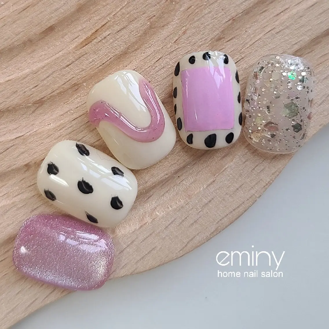 ネイル ドット ジェルネイル 韓国ネイル マグネットネイル ニュアンスネイル ハンドネイル nail salon  eminyのネイルデザイン