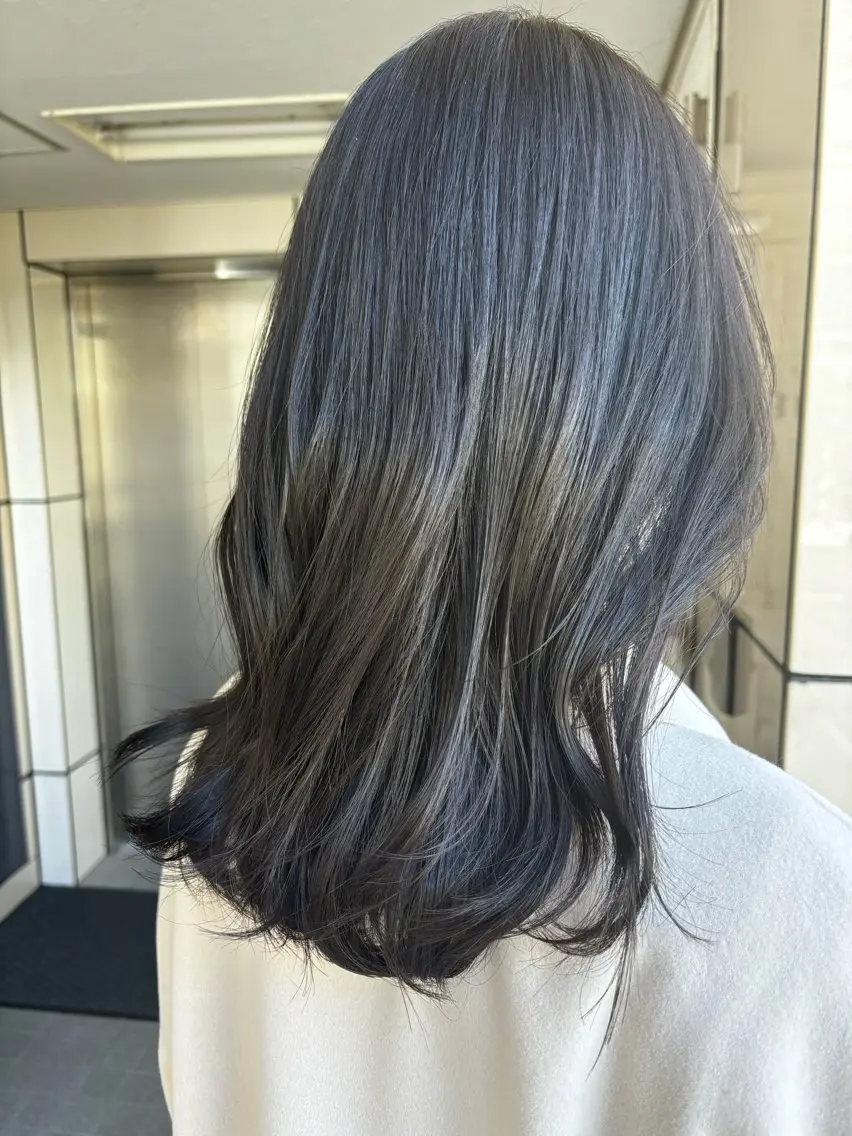 ミディアム カラー ヘアアレンジ ブリーチ グレージュ ブリーチなしカラー 似合わせhair🔸 アサダ タカコ🔸のヘアスタイル