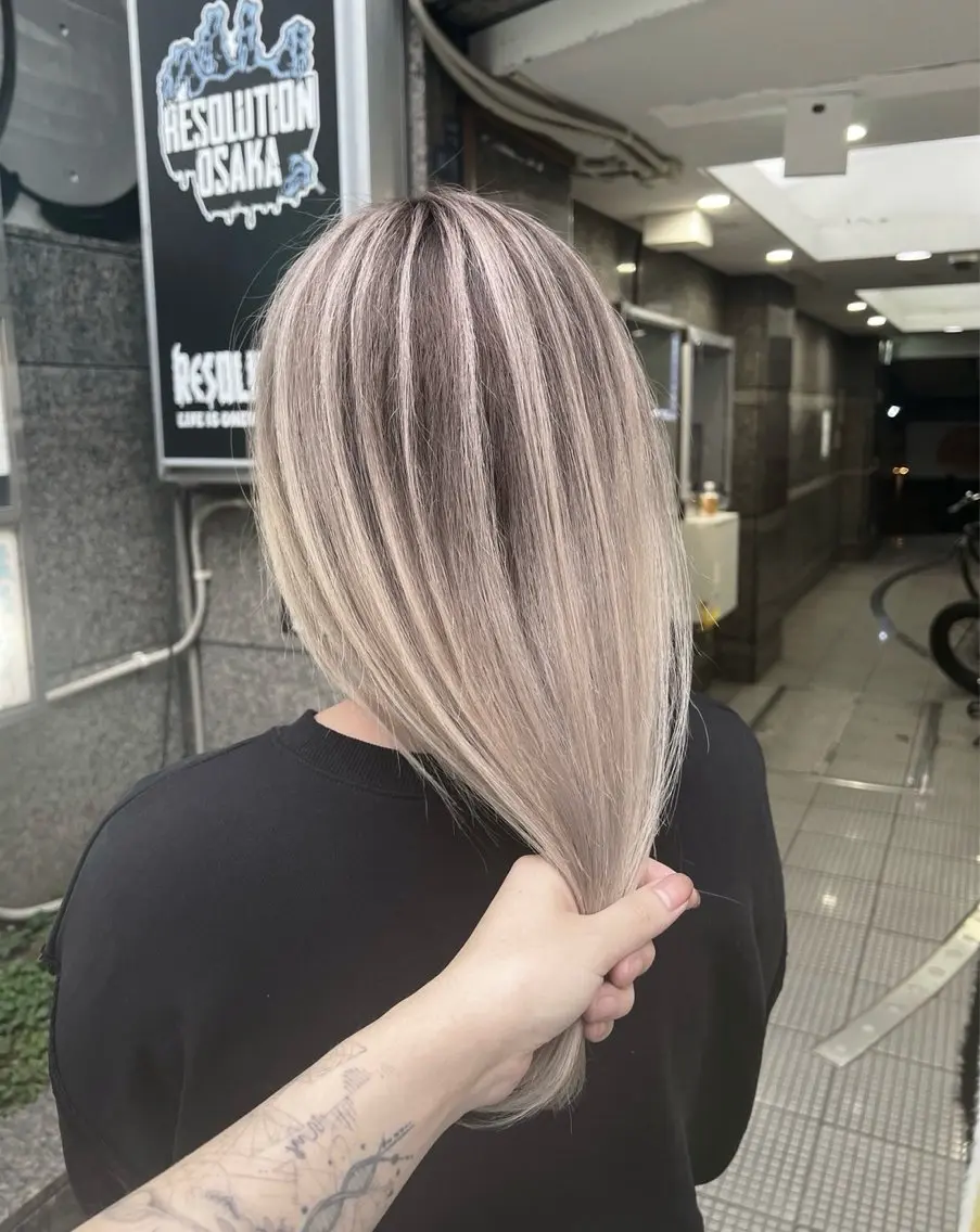 セミロング カラー バレイヤージュ シルバー ホワイトシルバー レイヤーカット ヘアカラー トリートメント 指名数No.1 /NAOYAのヘアスタイル