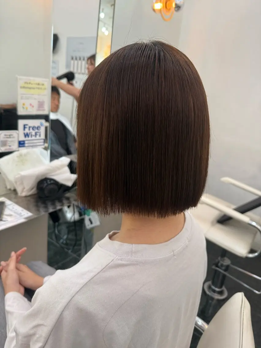 ショート カット 縮毛矯正 透明感カラー💎 岩崎美優のヘアスタイル