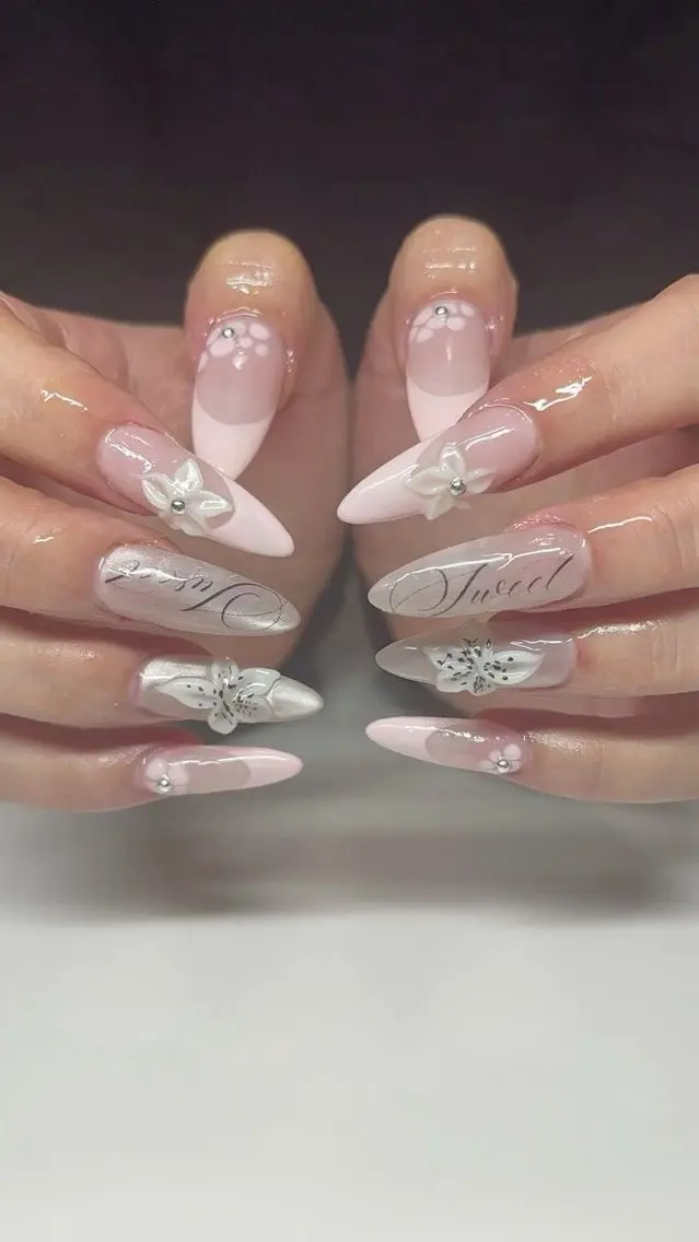 ネイル 長さ出し キラキラネイル 韓国ネイル ロングネイル ワンホンネイル ハンドネイル Josie nail salonのネイルデザイン