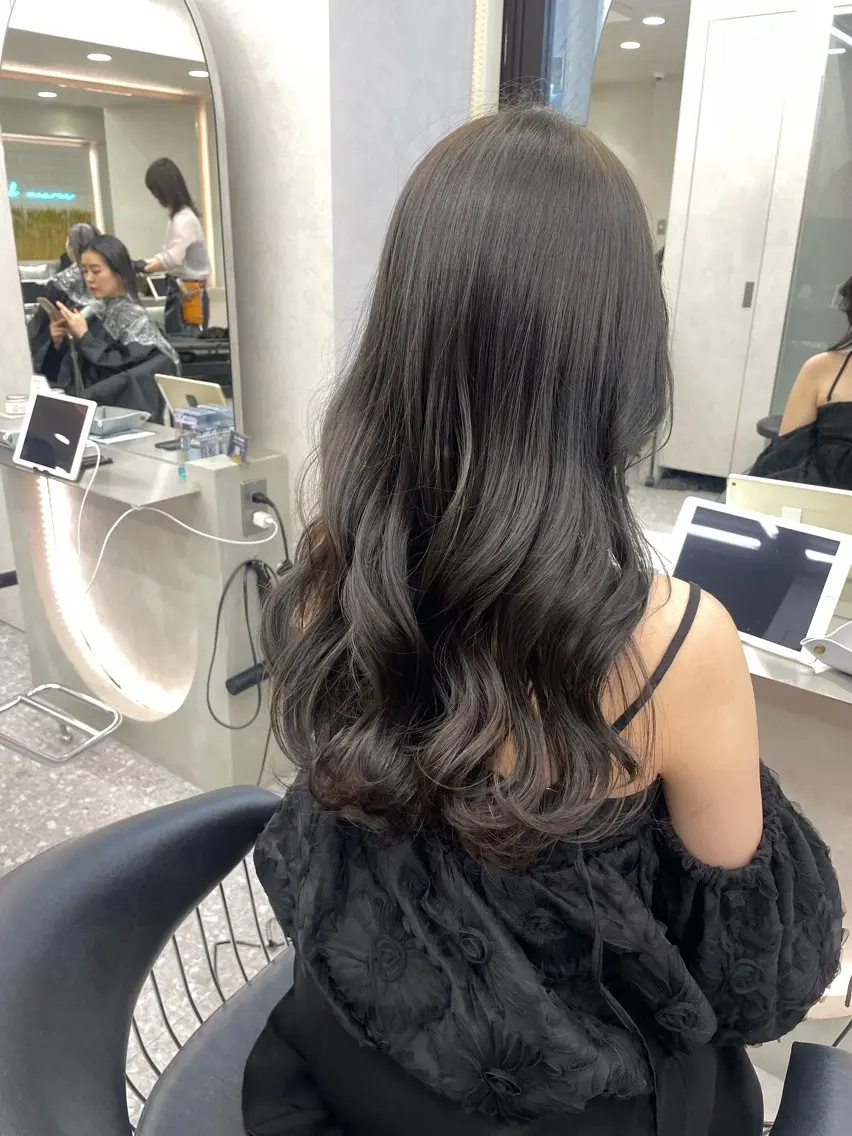 ロング ヘアカラー トリートメント 透明感オリーブ🫒/ ブリーチなしWカラーのヘアスタイル