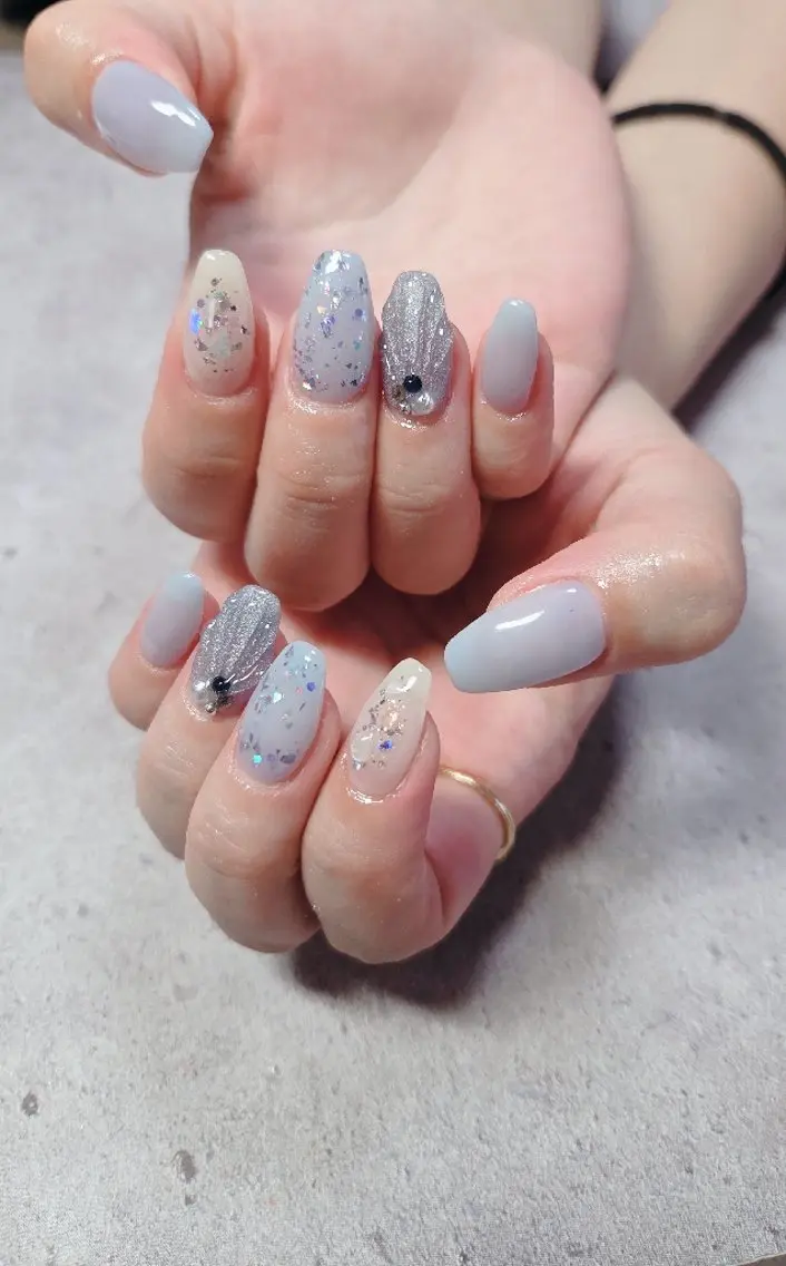 ネイル キラキラネイル マグネットネイル 赤色 シンプルネイル 夏ネイル ハンドネイル flure de neige yukiのネイルデザイン