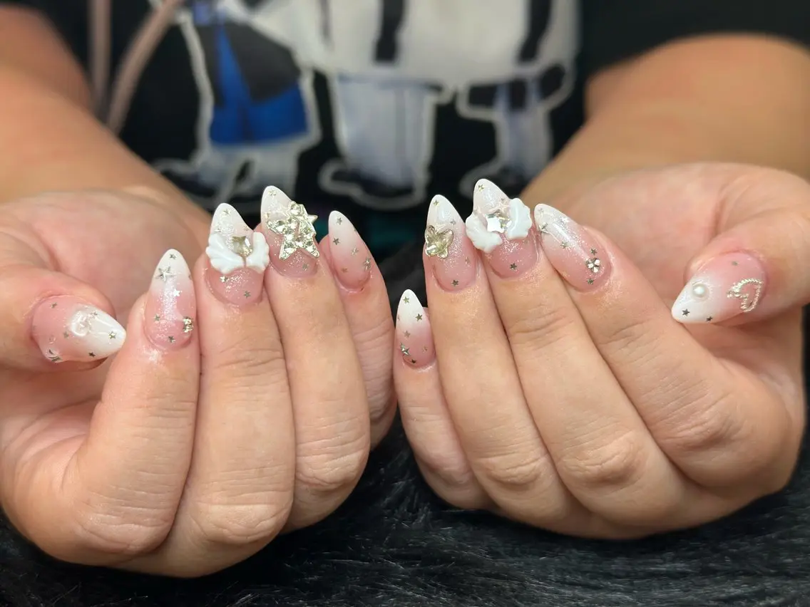 ネイル チークネイル ドット フレンチネイル グラデーション 韓国ネイル ハンドネイル Lisa Nail Salonのネイルデザイン