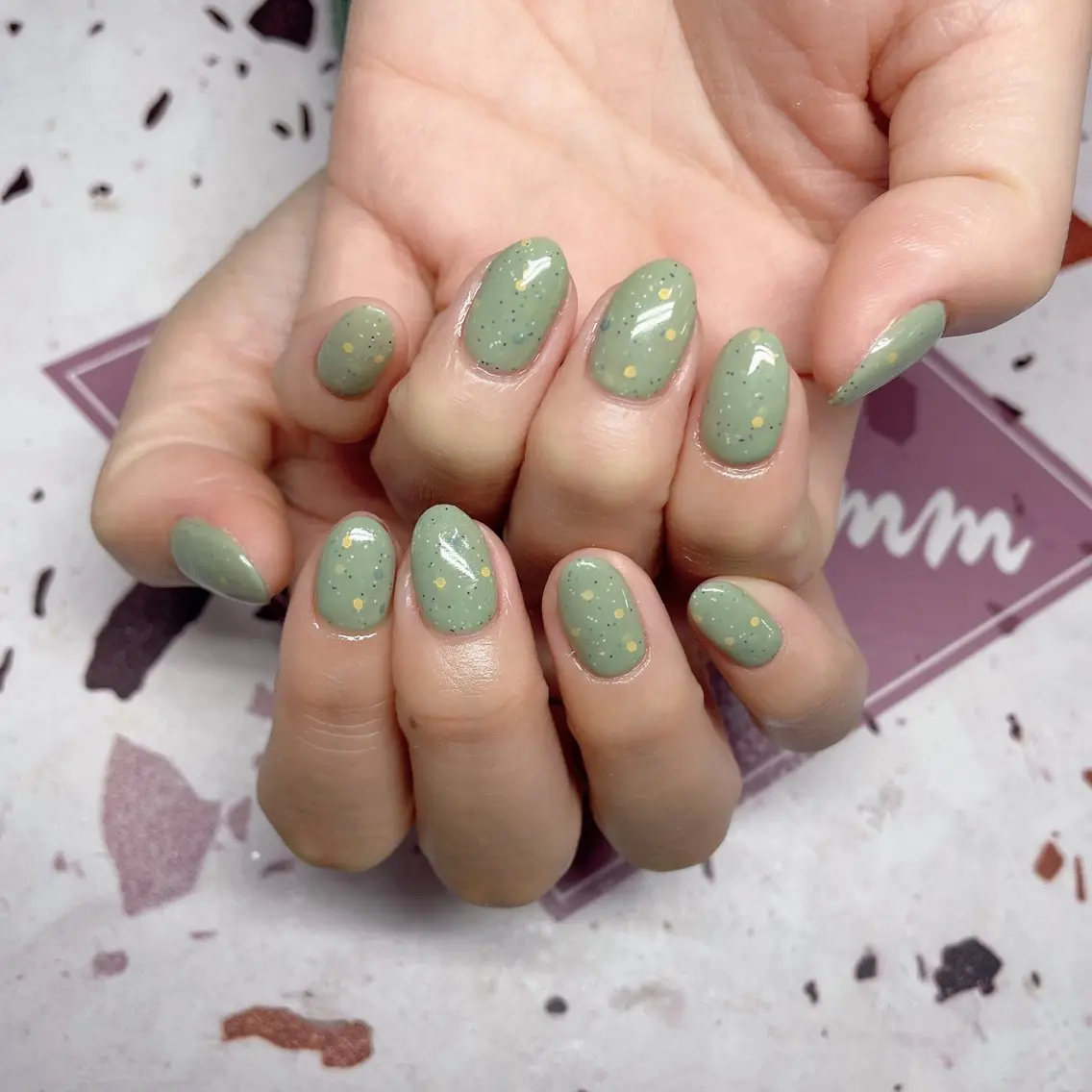 ネイル H1 NAIL エミのネイルデザイン