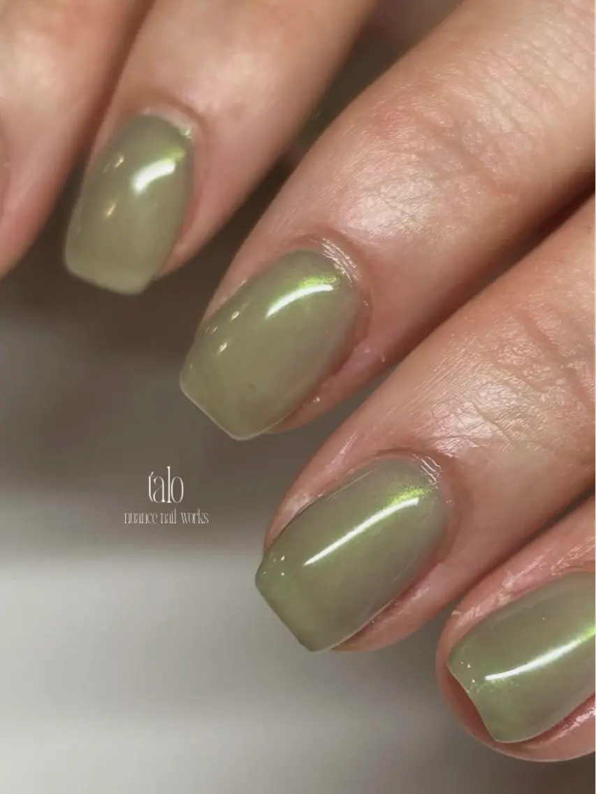 ネイル アートネイル オーロラネイル グリーン ミラーネイル ニュアンスネイル talo .のネイルデザイン