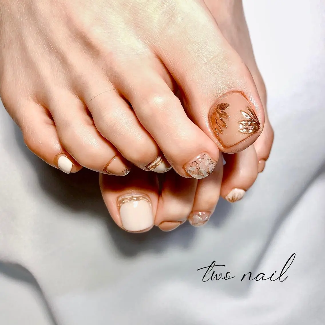 ネイル アートネイル ブラウン フットネイル ハート ニュアンスネイル フットネイル two nailのネイルデザイン
