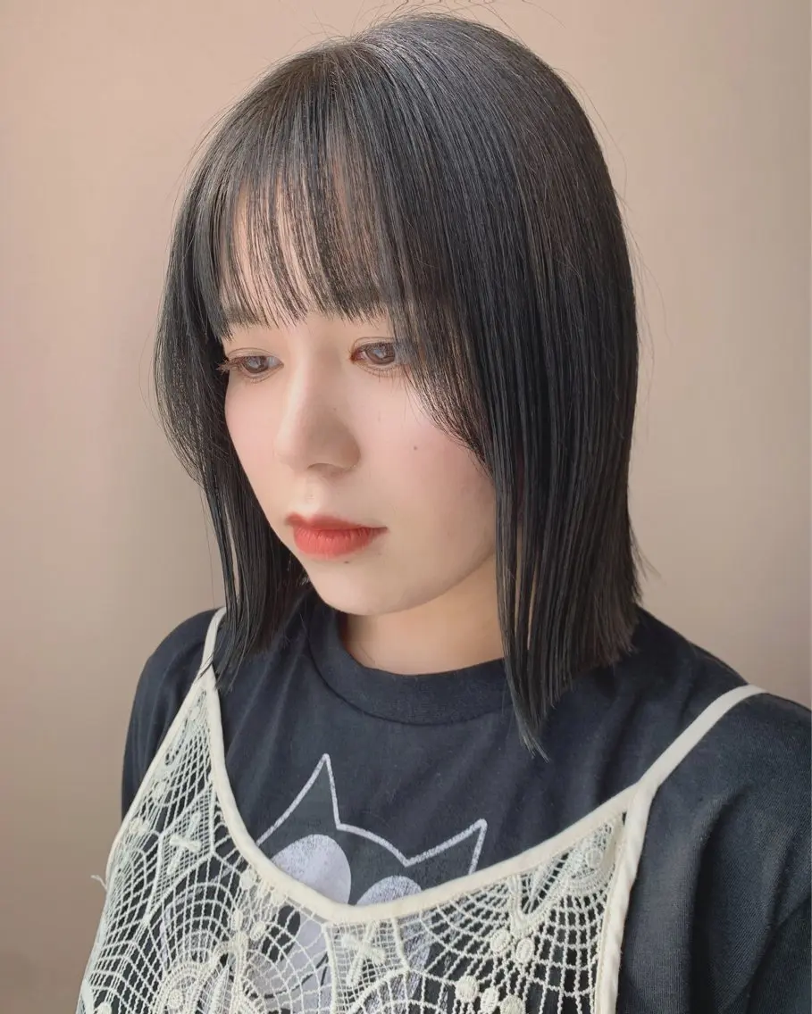 ショート カラー アッシュ オリーブアッシュ hubhair レイヤー/透明感のヘアスタイル